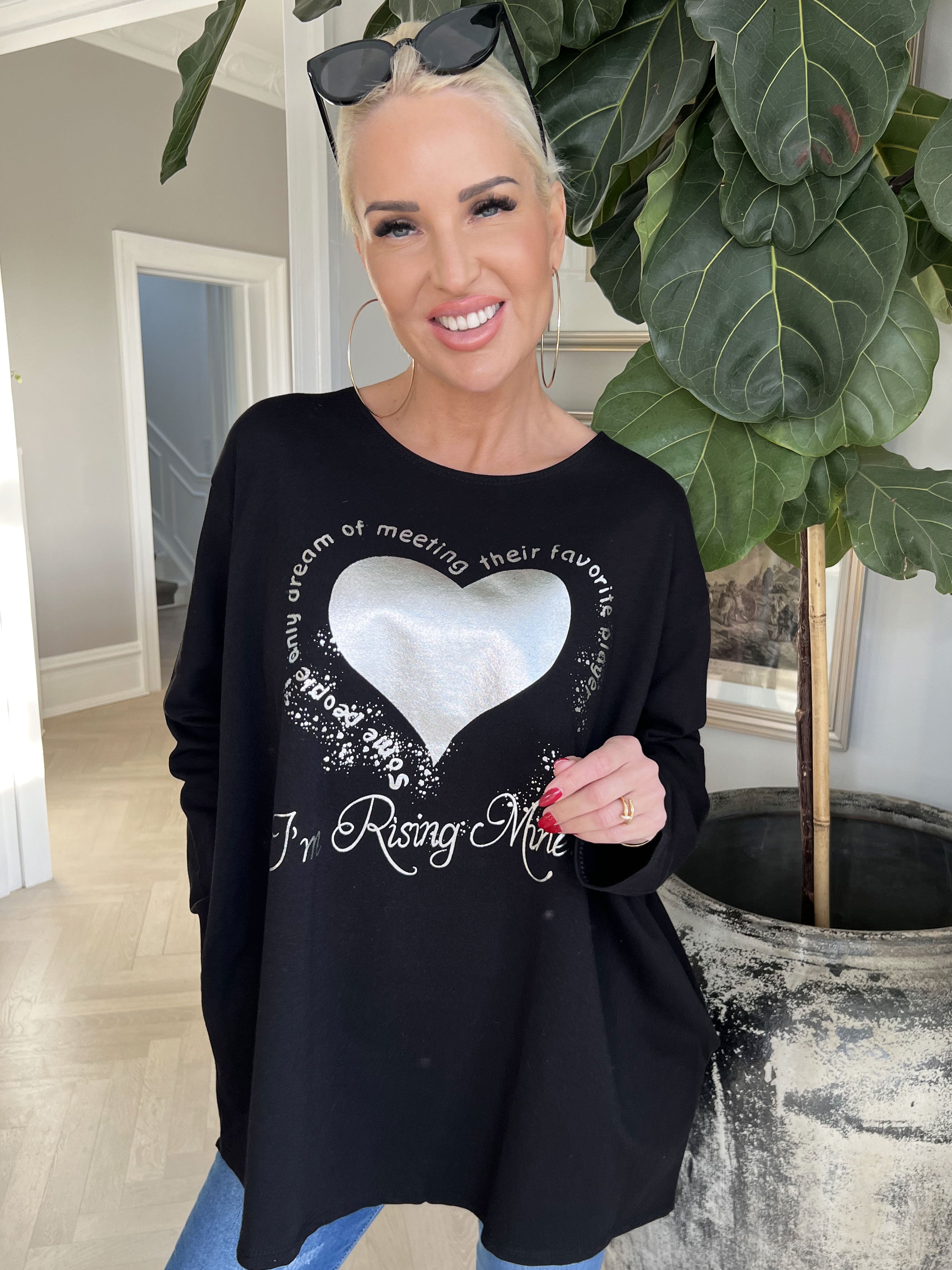 Hearty - Joggingbluse med sølv tekst og hjerte foran